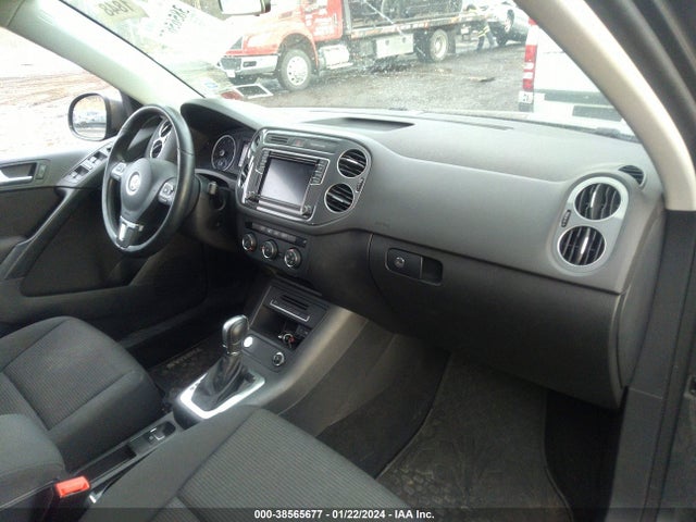 2018 VOLKSWAGEN TIGUAN LIMITED 2.0T VIN: WVGBV7AX3JK003815