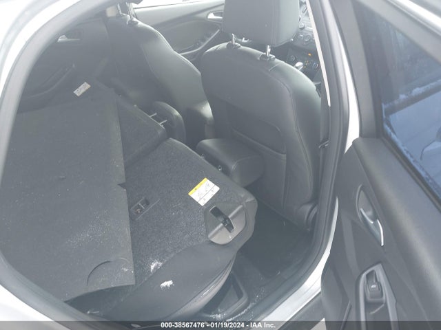 2016 FORD FOCUS SE VIN: 1FADP3K28GL321568