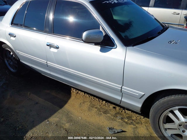 2001 FORD CROWN VICTORIA VIN: 2FAFP73W91X118975