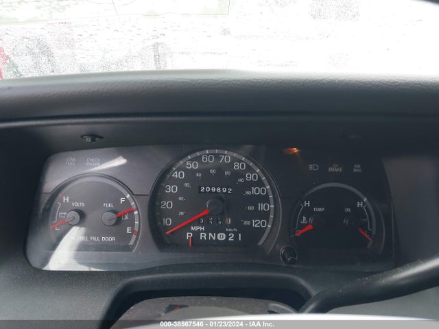 2001 FORD CROWN VICTORIA VIN: 2FAFP73W91X118975