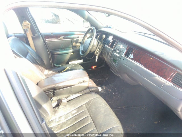 2006 LINCOLN TOWN CAR SIGNATURE VIN: 1LNHM81W86Y649186