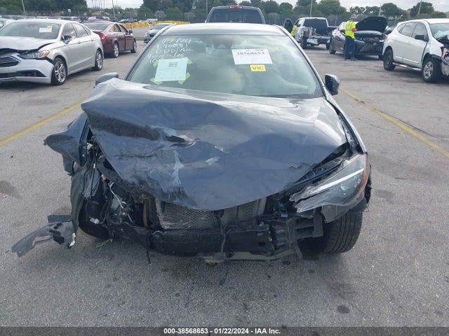 2018 TOYOTA COROLLA LE VIN: 2T1BURHE9JC067317