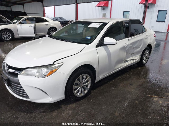 Toyota CAMRY LE 2016 4T4BF1FK2GR544199 Image 2