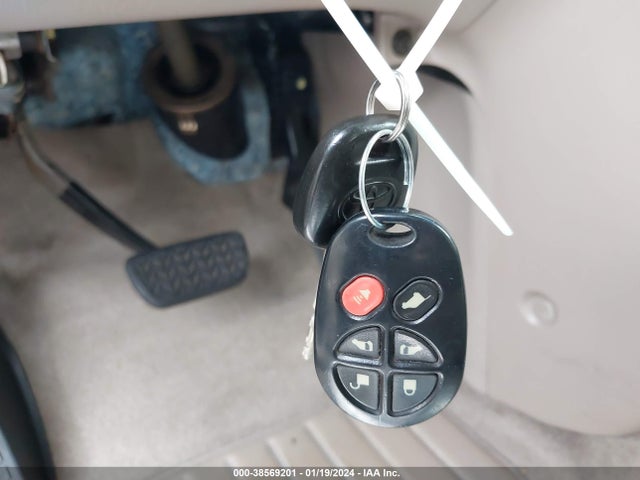 2004 TOYOTA SIENNA XLE VIN: 5TDZA22C54S048958