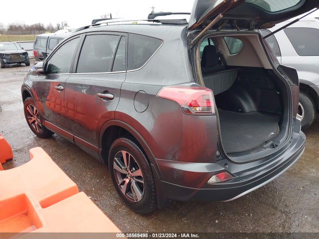 Toyota Rav4 Xle 2018 JTMWFREV2JJ737732 Image 3
