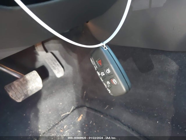 2017 JAGUAR XE SAJAD4BG2HA969848 Photo 10