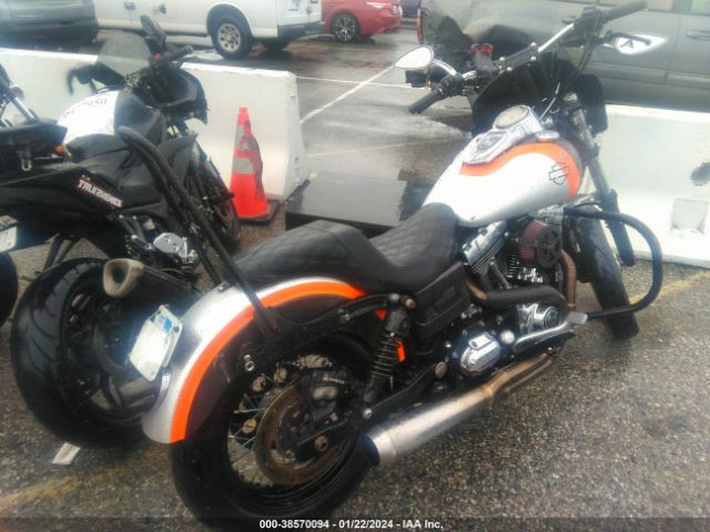 2010 HARLEY-DAVIDSON FXDC 1HD1GV414AC311431 Photo 3