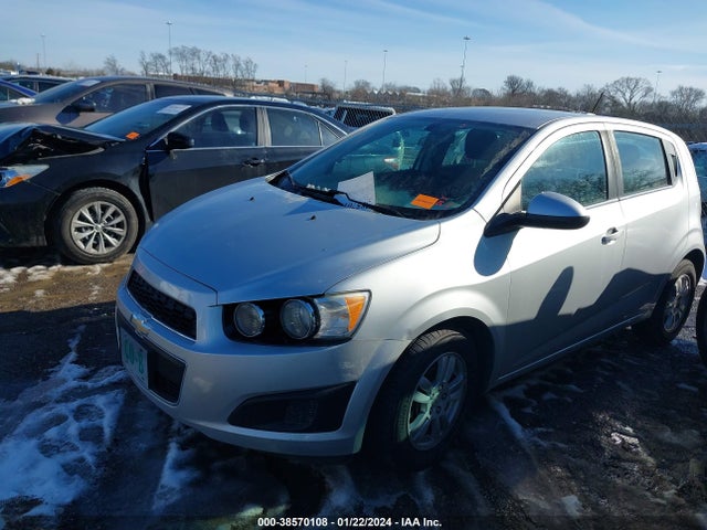 Chevrolet Sonic Lt Auto 2015 1G1JC6SG0F4213095 Image 2