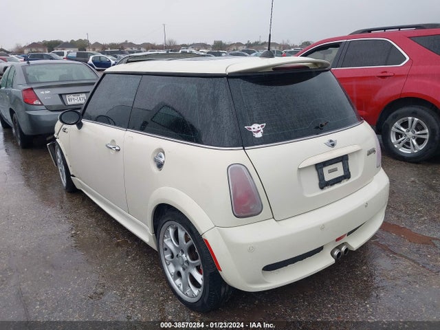 2006 MINI COOPER S WMWRE33566TL22146 Photo 2