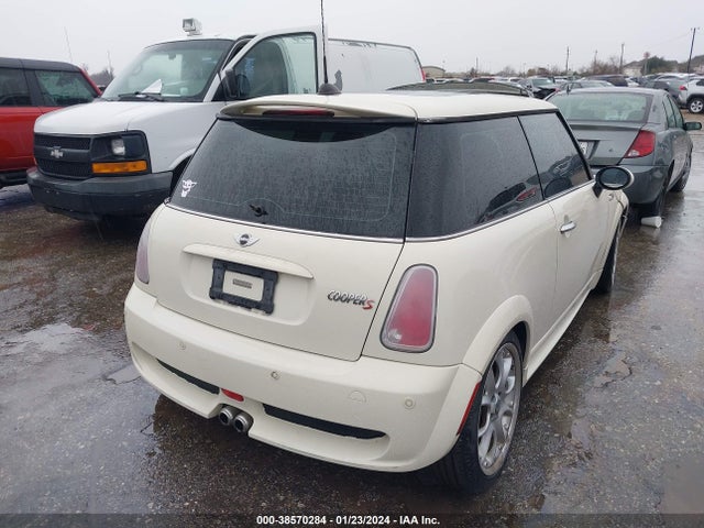2006 MINI COOPER S WMWRE33566TL22146 Photo 3