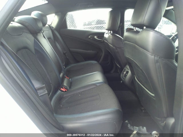 Chrysler 200 S 2015 1C3CCCDG3FN656710 Image 8