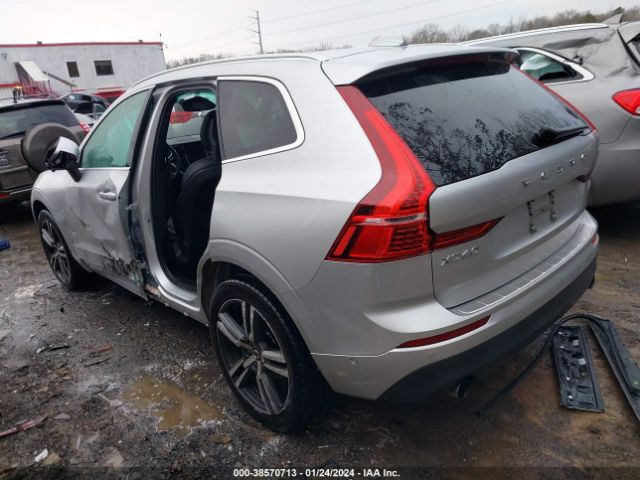 2018 VOLVO XC60 LYV102RK6JB113718 Photo 2