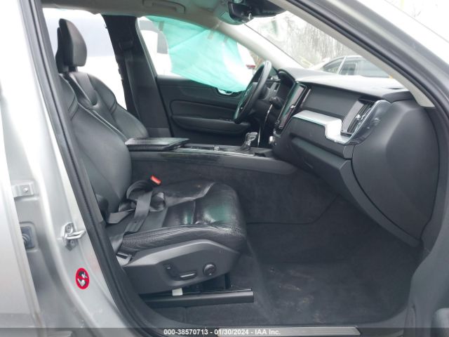 2018 VOLVO XC60 LYV102RK6JB113718 Photo 4