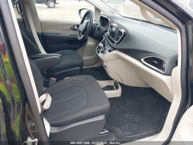 2C4RC1CG7PR616565 Chrysler Voyager Lx