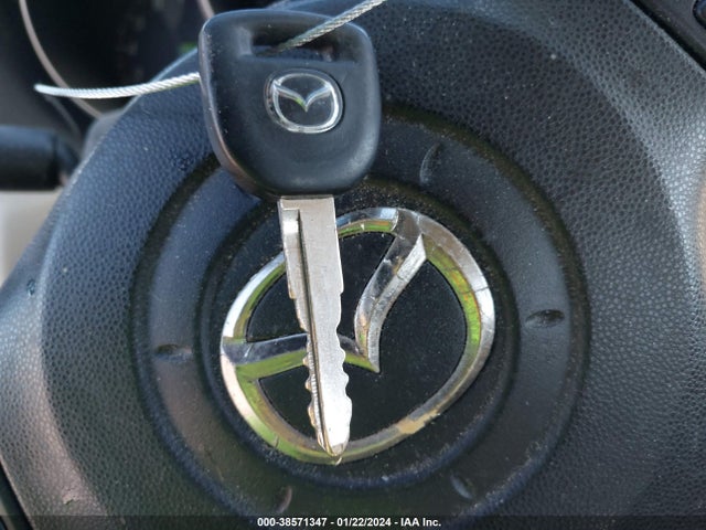 2004 MAZDA MAZDA3 I VIN: JM1BK12F441145827