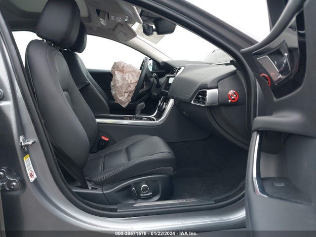 2020 JAGUAR XE SAJAJ4FX8LCP57391 Photo 4