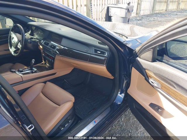 38572191 :رقم المزاد ، WBAKB4C56BC392661 vin ، 2011 Bmw 740li مزاد بيع