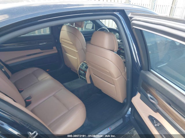 38572191 :رقم المزاد ، WBAKB4C56BC392661 vin ، 2011 Bmw 740li مزاد بيع