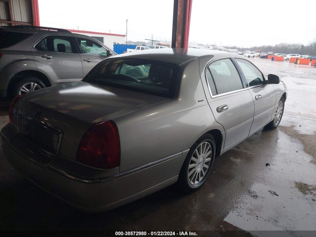 2004 LINCOLN TOWN CAR ULTIMATE VIN: 1LNHM83WX4Y609749