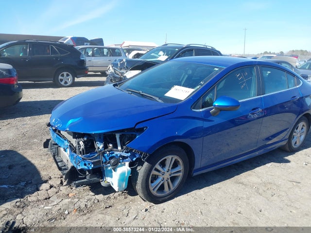 Chevrolet Cruze Lt Auto 2018 1G1BE5SM6J7186345 Image 2