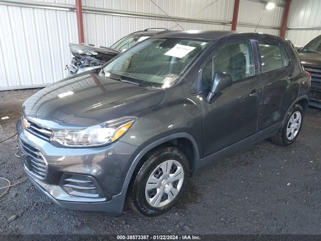 Chevrolet TRAX LS 2019 3GNCJKSB7KL119004 Image 2