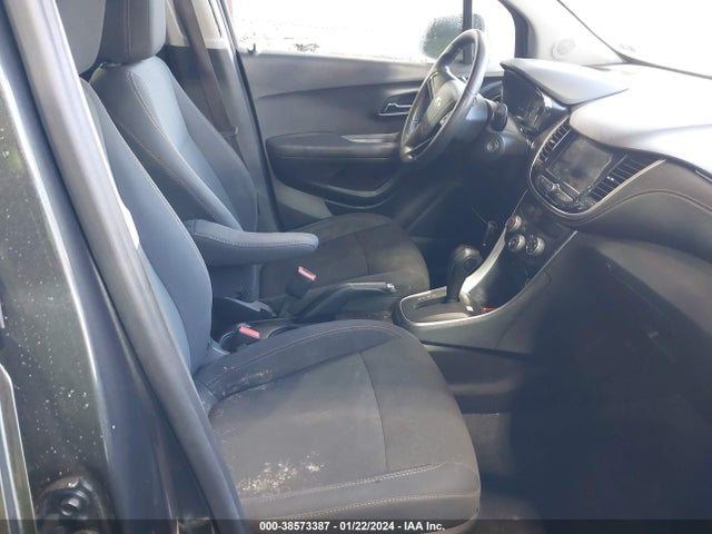 Chevrolet TRAX LS 2019 3GNCJKSB7KL119004 Image 5