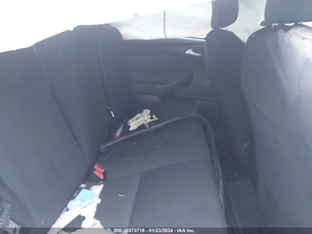 1FADP3F23JL292627 Ford FOCUS SE