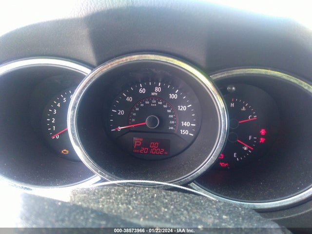 2011 KIA SORENTO LX VIN: 5XYKT3A12BG123854