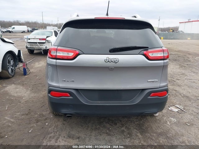 1C4PJMCB3JD570262 Jeep Cherokee Latitude 4x4