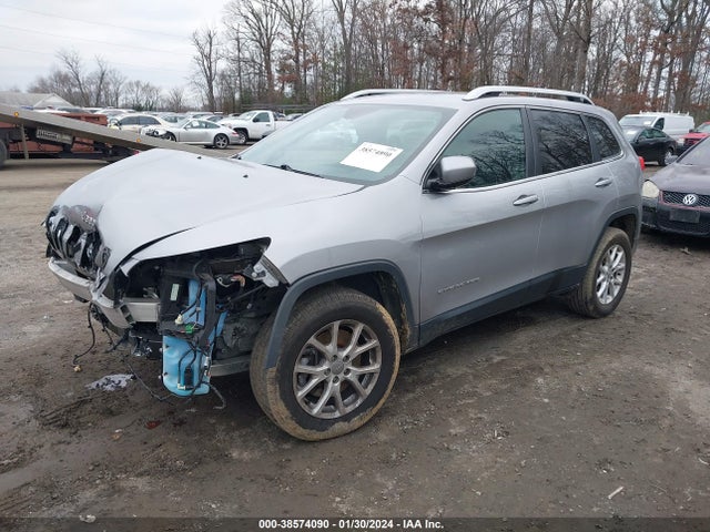 1C4PJMCB3JD570262 Jeep Cherokee Latitude 4x4