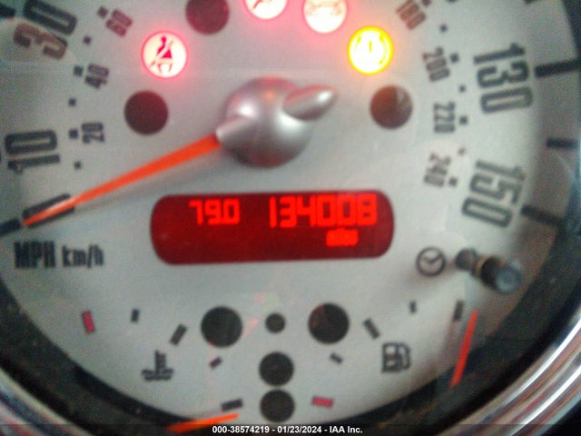 2006 MINI COOPER WMWRF33526TF64965 Photo 6
