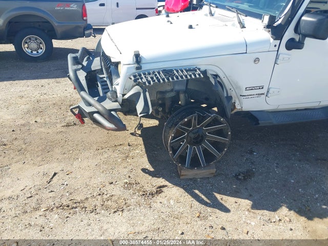1C4BJWDG3JL838894 Jeep Wrangler Jk Unlimited Sport S 4x4