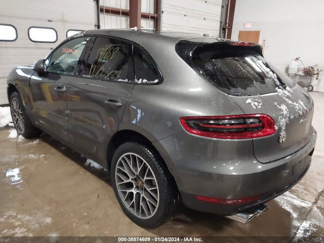 2018 PORSCHE MACAN WP1AB2A55JLB40516 Photo 2