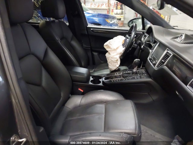 2018 PORSCHE MACAN WP1AB2A55JLB40516 Photo 4