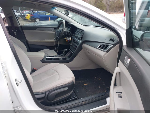 2015 HYUNDAI SONATA SE VIN: 5NPE24AF5FH205304