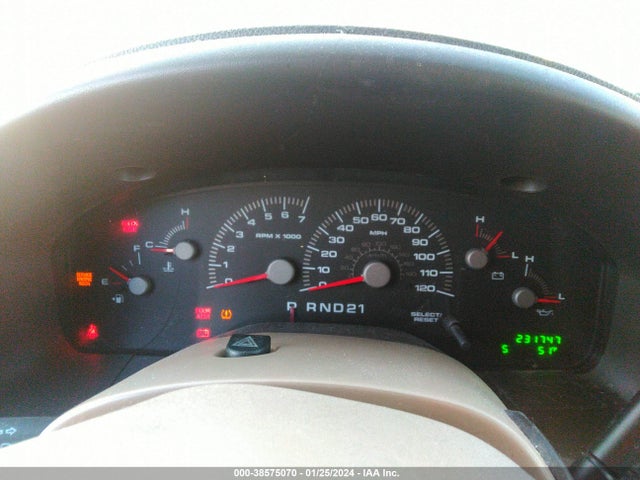 2004 FORD EXPEDITION NBX/XLT VIN: 1FMFU16L64LA52710