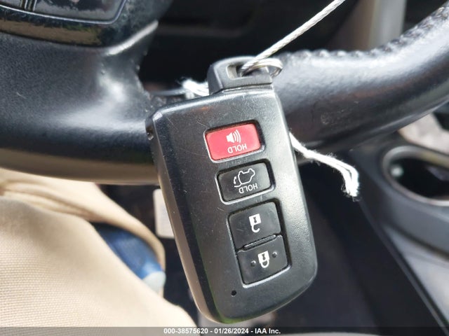 2017 TOYOTA RAV4 HYBRID XLE VIN: JTMRJREV0HD101699