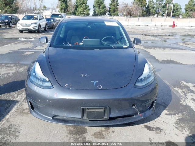 Tesla Model 3 Long Range/mid Range 2018 5YJ3E1EA5JF059585 Image 13