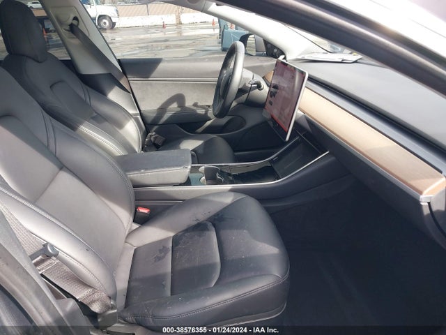 Tesla Model 3 Long Range/mid Range 2018 5YJ3E1EA5JF059585 Image 5
