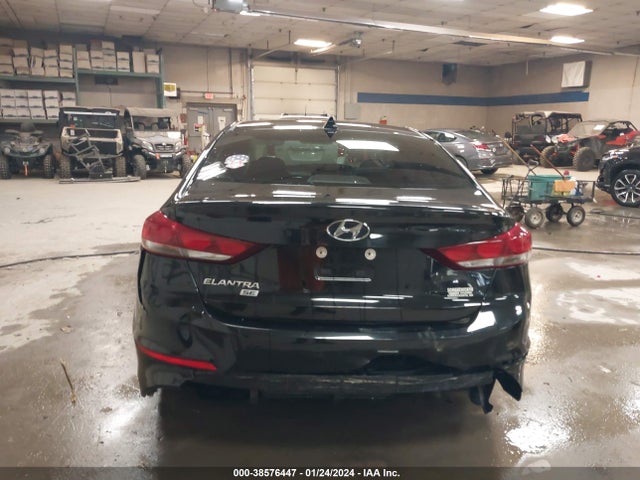 Hyundai ELANTRA SE 2018 5NPD74LF2JH377924 Image 17