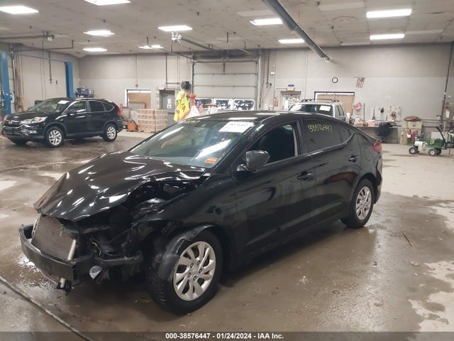 Hyundai ELANTRA SE 2018 5NPD74LF2JH377924 Image 2