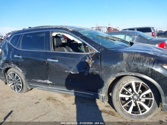 JN8AT2MVXJW328770 Nissan Rogue Sl