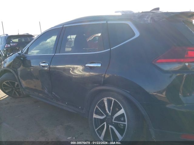 JN8AT2MVXJW328770 Nissan Rogue Sl