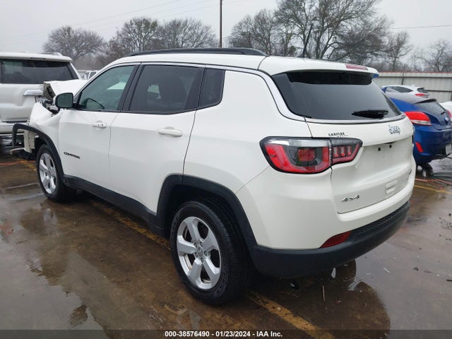 Jeep Compass Latitude 4x4 2018 3C4NJDBB8JT345046 Image 3