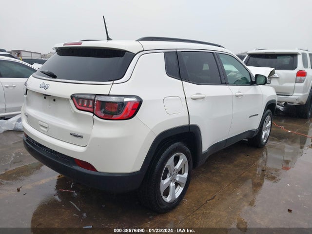 Jeep Compass Latitude 4x4 2018 3C4NJDBB8JT345046 Image 4