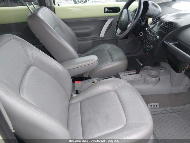 2001 VOLKSWAGEN NEW BEETLE GLS VIN: 3VWCB21C01M472075