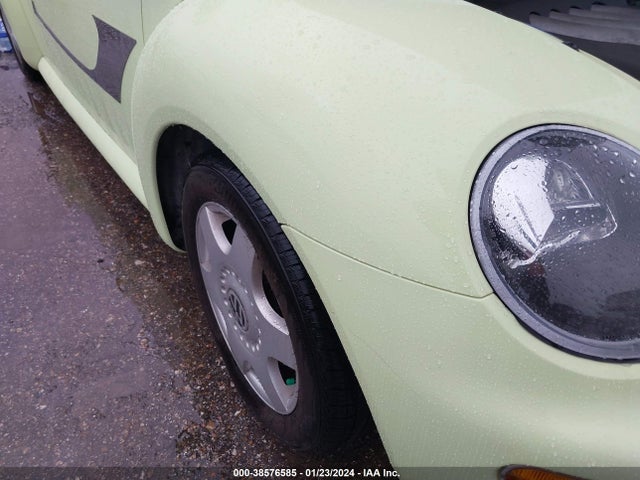 2001 VOLKSWAGEN NEW BEETLE GLS VIN: 3VWCB21C01M472075