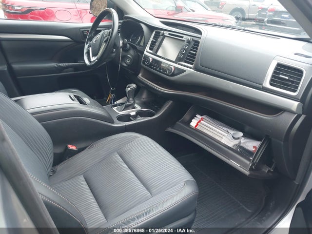 Toyota Highlander Le Plus V6 2015 5TDBKRFH2FS102863 Image 5