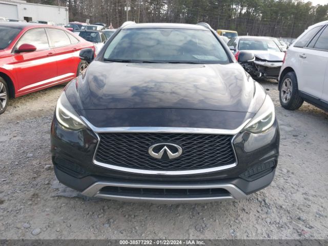 SJKCH5CRXJA060700 Infiniti Qx30 Luxury