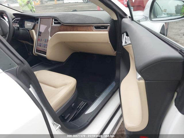 Tesla MODEL S 2016 5YJSA1E29GF169371 Image 17
